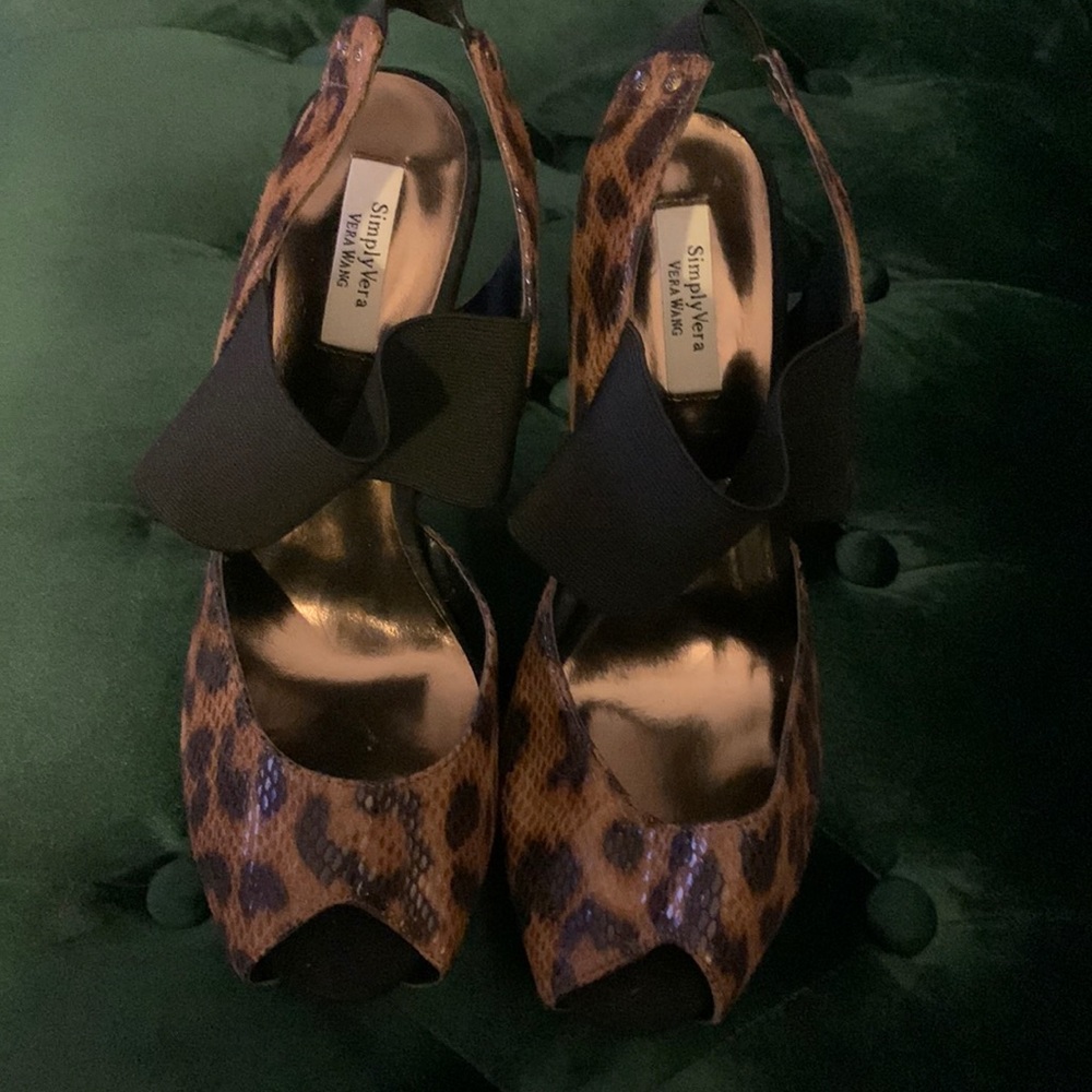 Vera Wang Simply Vera Peep To Strappy Stilettos Animal Print 8 1/2